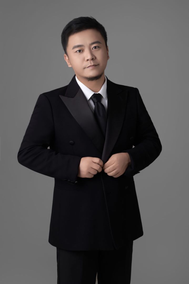 首席設(shè)計(jì)師:張竟超